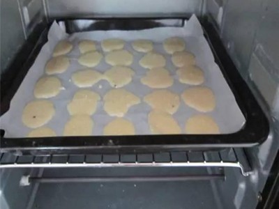 做芝麻薄饼，芝麻薄饼的做法，芝麻薄饼的制作教程丨烘焙培训