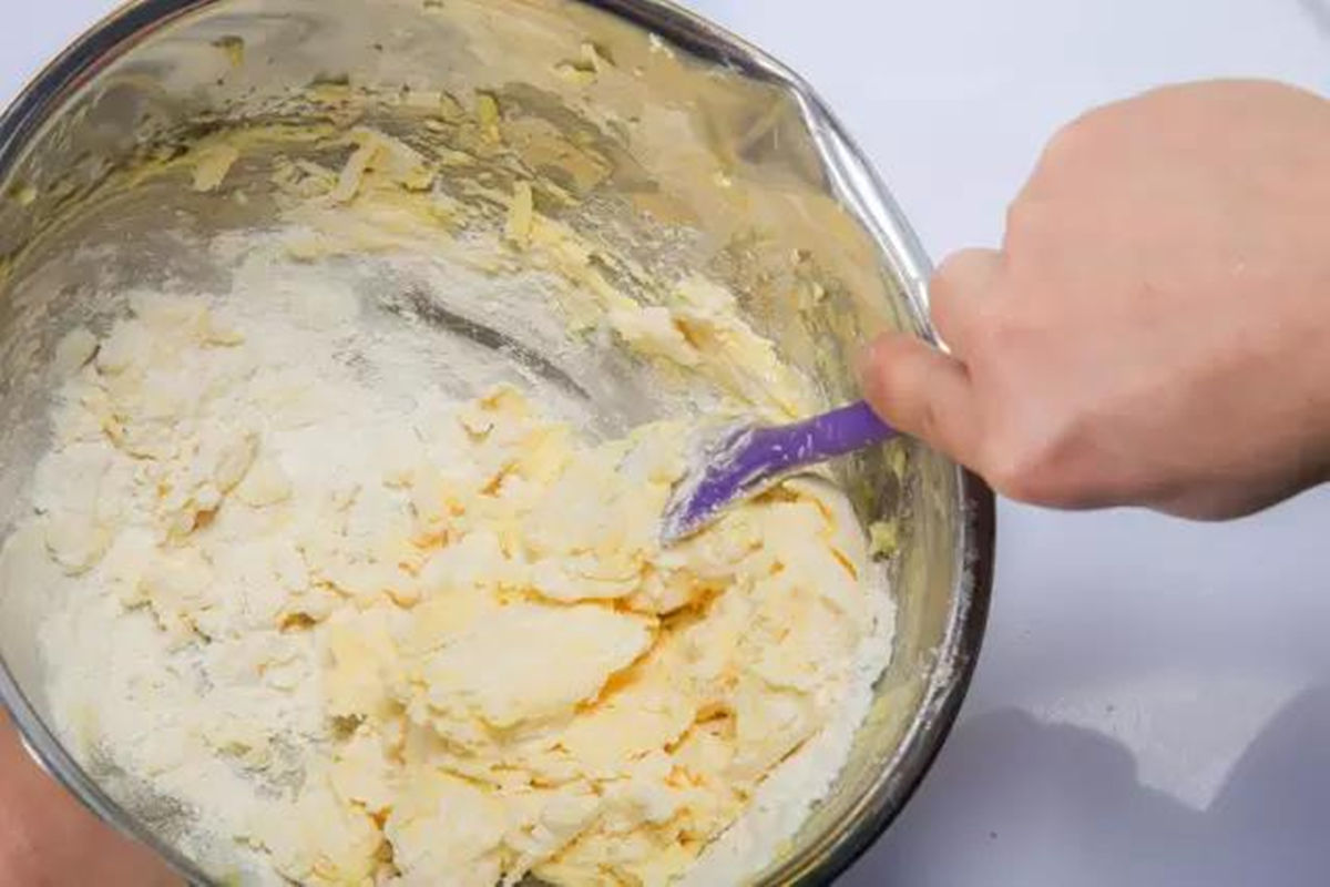 做黄油曲奇，黄油曲奇的制作方法，自制黄油曲奇丨烘焙培训