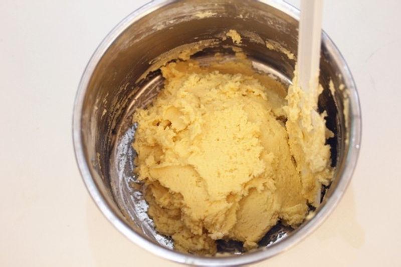 黄油曲奇饼干的做法，黄油曲奇饼干的制作教程，学做黄油曲奇饼干丨烘焙培训